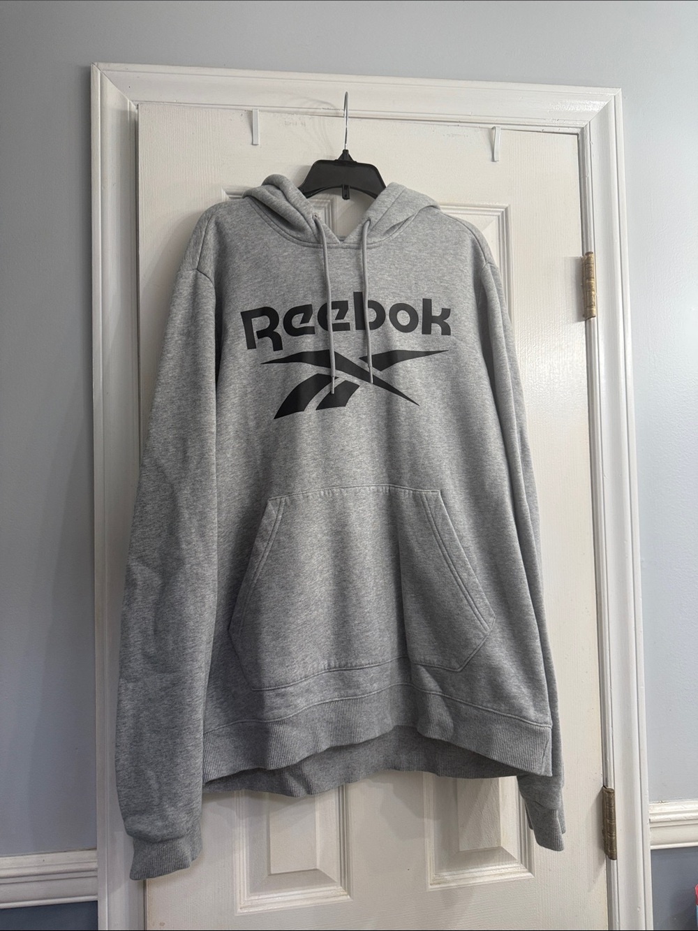 Reebok men’s Gray Crewneck Logo Pullover Hoodie size L